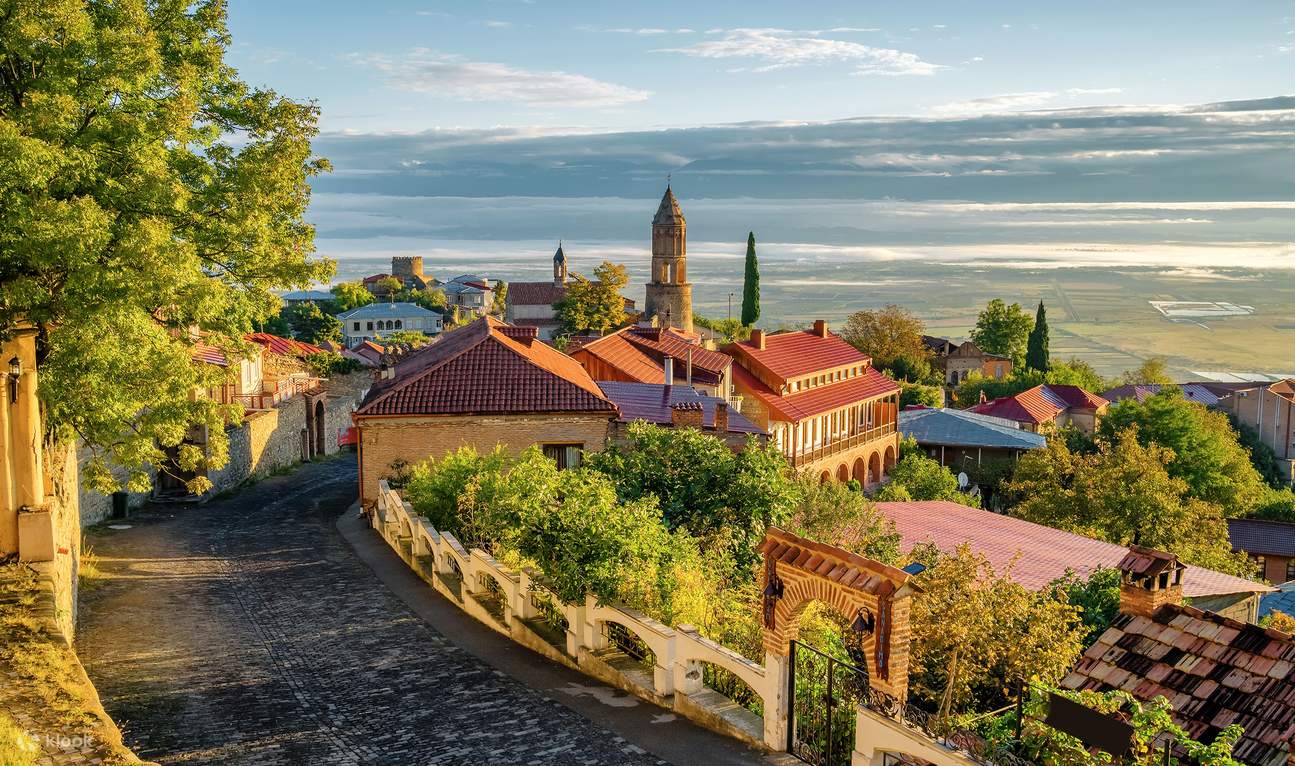 Discover Georgia – Culture, Wine & Mountains