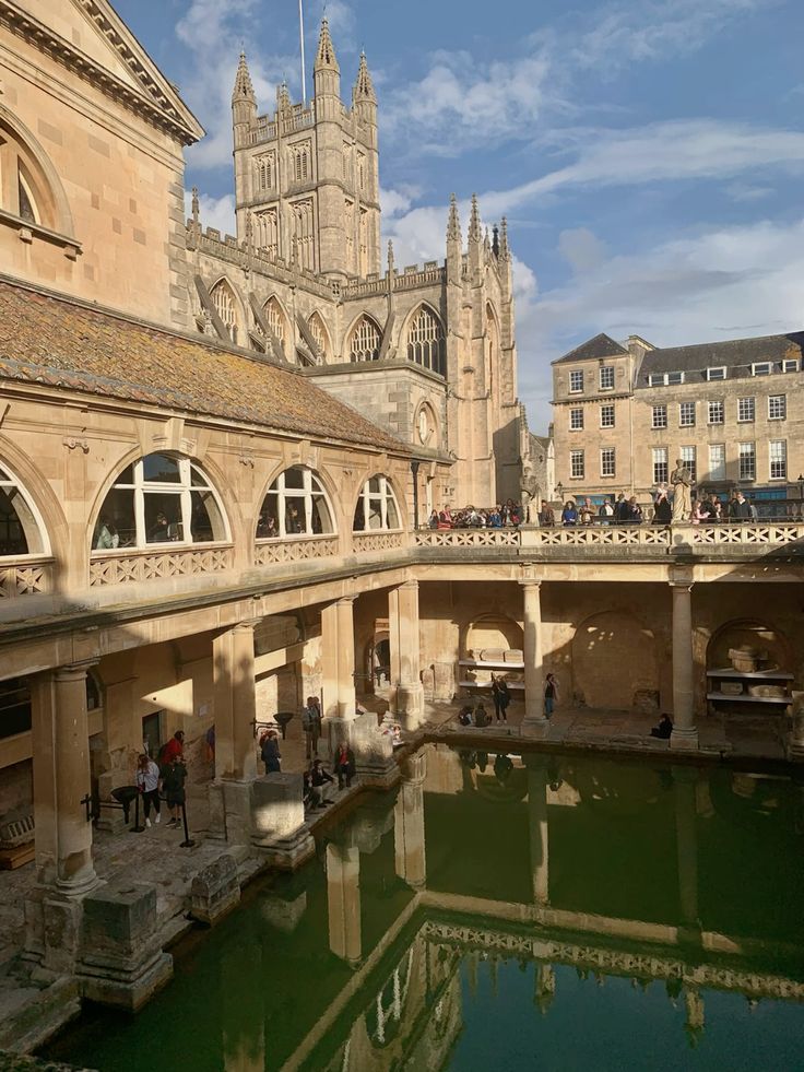 Iconic London Tour – From Royal Palaces to Ancient Stones